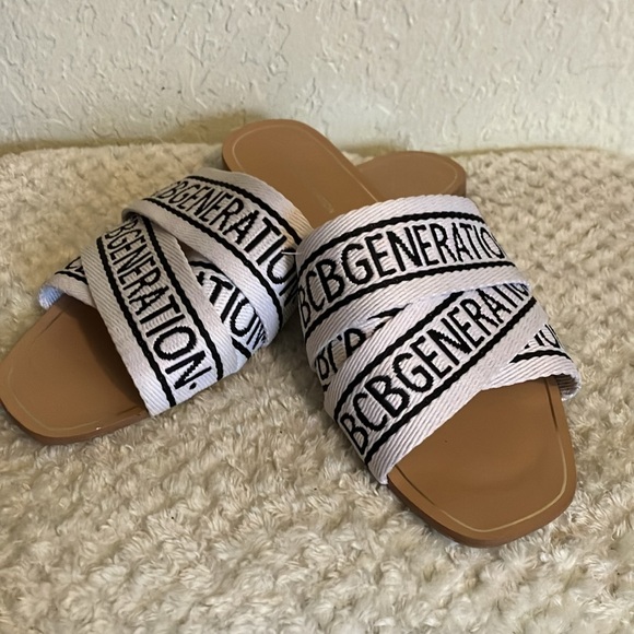 BCBGeneration Woman’s Size 9M
 Kala Slide Sandals Strong woven straps printed - Picture 2 of 7